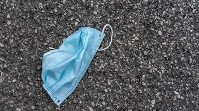 Chefe da Vigilância Sanitária em cidade de MG vai a festa, é exonerada e recontratada