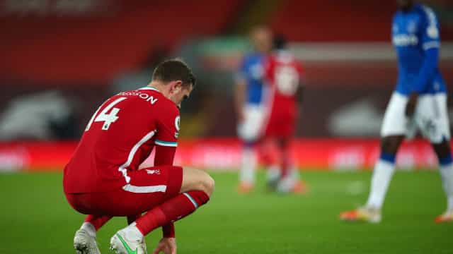 Liverpool bate Aston Villa com gol nos fim e encerra série negativa em casa