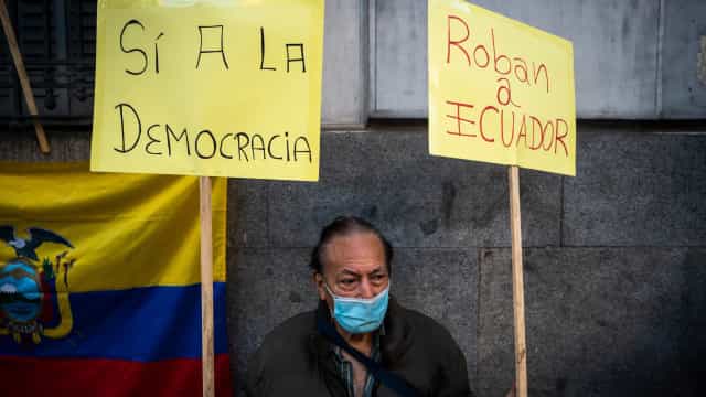 Após caos no 1º turno, Equador terá apenas contagem voto a voto para presidente
