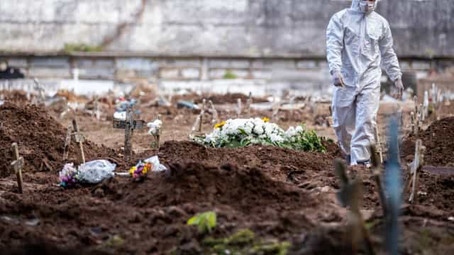 Brasil tem 1.987 mortes por covid-19 em 24h e supera 330 mil óbitos, diz Conass