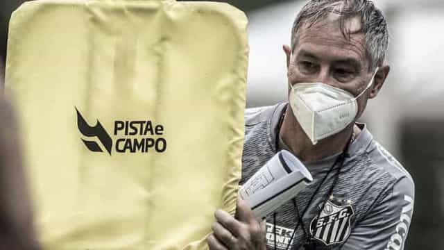 Técnico Ariel Holan pede demissão do Santos após 2 meses