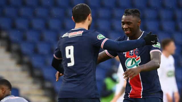 Sem Neymar, PSG goleia o Strasbourg e não deixa líder Lille disparar no Francês