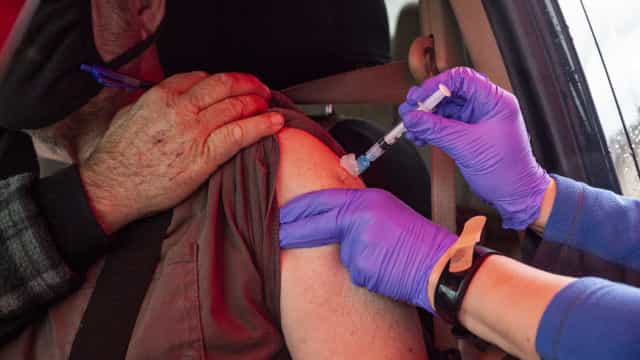 Covid-19: DF começa a vacinar  hoje pessoas com 62 e 63 anos