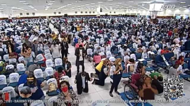 Após liberação do STF, culto da Igreja mundial aglomera fiéis em SP