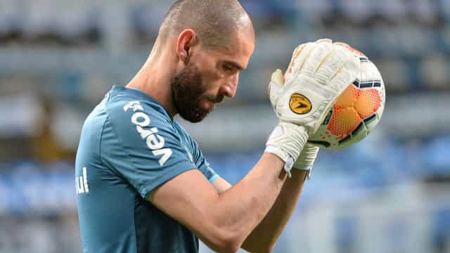 Vasco anuncia contratação do goleiro Vanderlei, ex-Grêmio e Santos