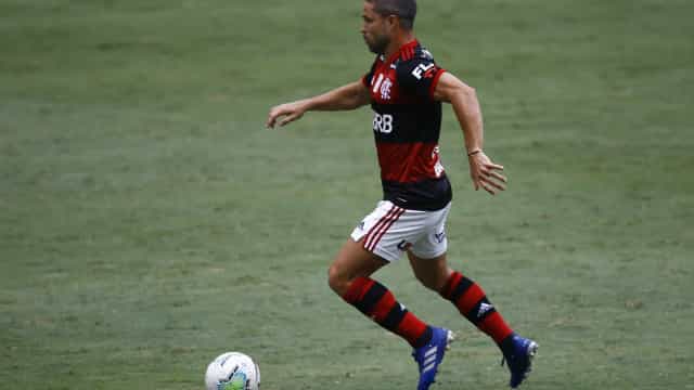 Após 7 títulos em 2 anos, Diego ainda aponta ‘fome’ de títulos no Flamengo