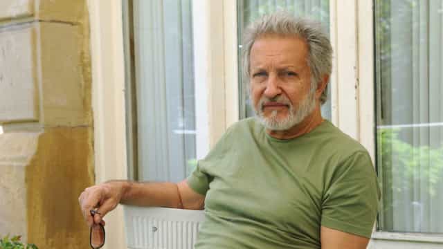 Ruy Guerra, aos 90 anos, diz se sentir estrangeiro como nos tempos do cinema novo