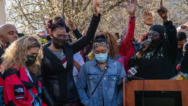 Fãs do rapper DMX fazem vigília na frente do hospital após internação