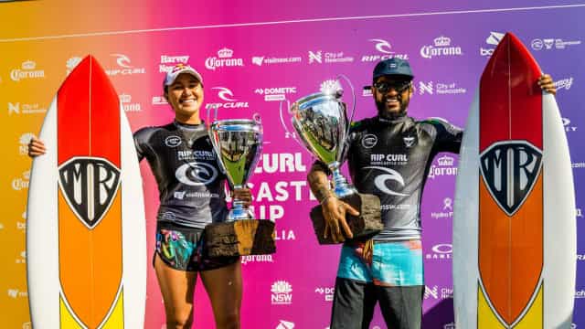 Italo Ferreira derrota Gabriel Medina, vence etapa na Austrália e vira líder