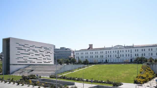 Parlamento de Portugal reprova projetos que reduziriam mensalidades para brasileiros