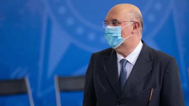 Milton Ribeiro faz nova mudança e demite presidente da Capes