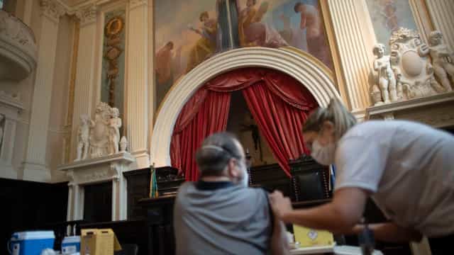 Vacinados contra a covid-19 no Brasil chegam a 23,8 milhões, 11,26% da população