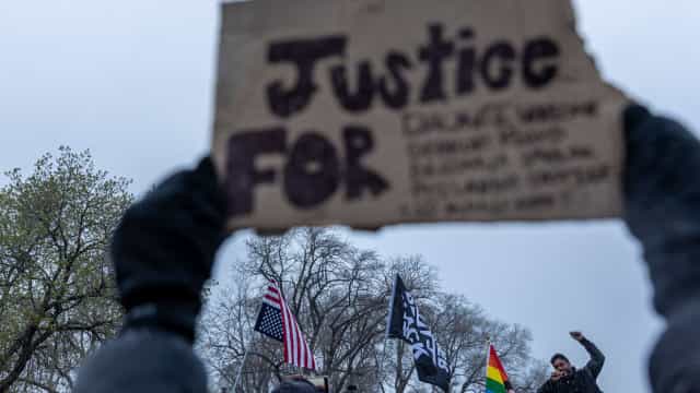 Minneapolis volta a ter confrontos nas ruas pela terceira noite