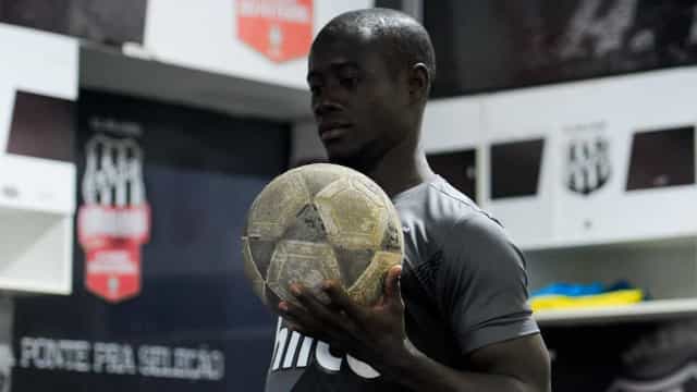 Ponte Preta renova com senegalês Papa Faye e deve pagar R$ 500 mil por Moisés