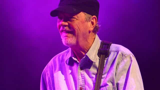 Músico Rusty Young, da banda Poco, morre aos 75 anos