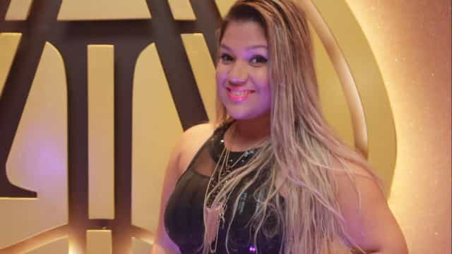 Mulher Filé fará cirurgia às pressas por complicações nas próteses de silicone