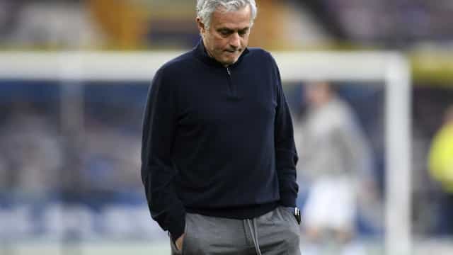 Imprensa inglesa avança que José Mourinho foi despedido