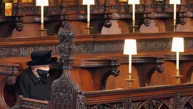 Rainha Elizabeth II homenageou o marido com toque pessoal