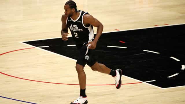 Kawhi Leonard volta após lesão e Clippers vencem Timberwolves em rodada da NBA