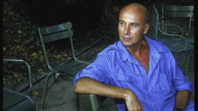 Escritor de 83 anos julgado por pedofilia após vítima escrever livro