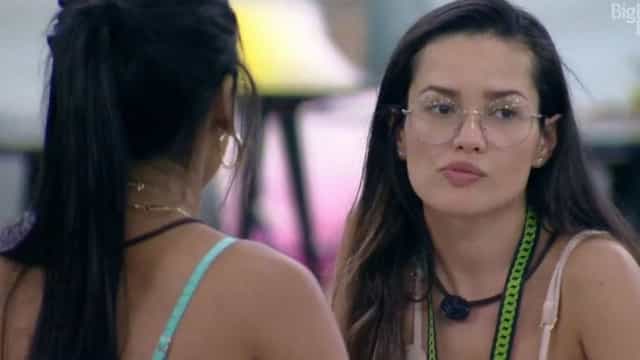 Pocah se irrita com Juliette após cobrança por voto, e ambas trocam gritos