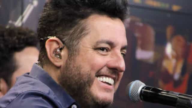 Bruno, da dupla com Marrone, publica foto ao lado de foragido da Justiça