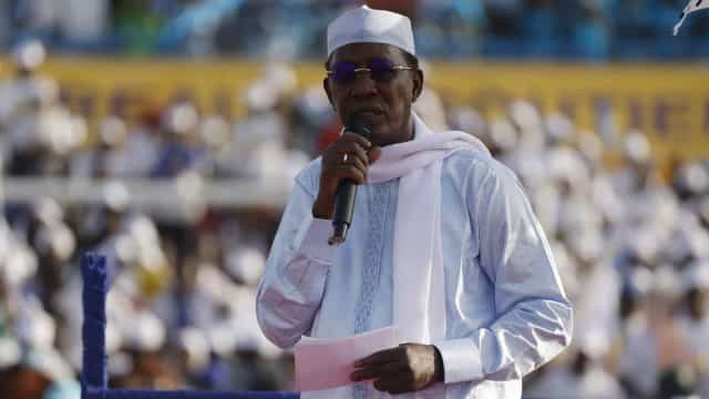 Ditador do Chade morre após confronto com rebeldes, diz porta-voz do Exército