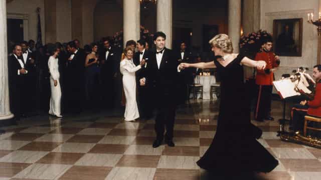 John Travolta sobre dança com a princesa Diana: "Um conto de fadas"