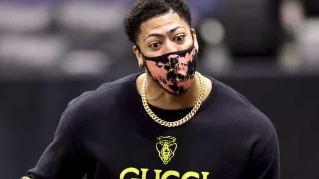 Anthony Davis volta após 30 jogos, mas Lakers perdem dos Mavericks pela NBA