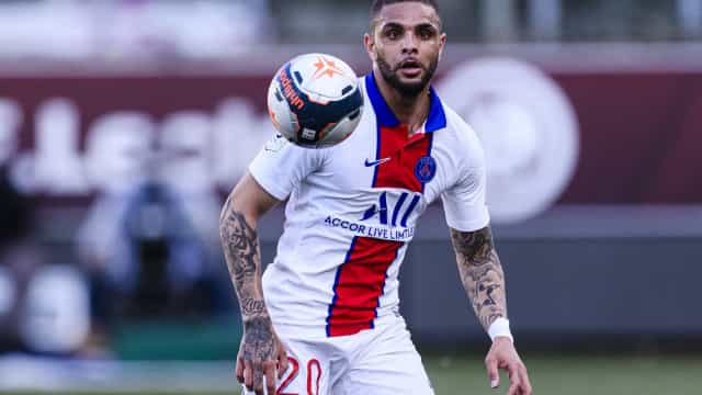 Com show de Mbappé, PSG vence Metz e alcança liderança provisória do Francês