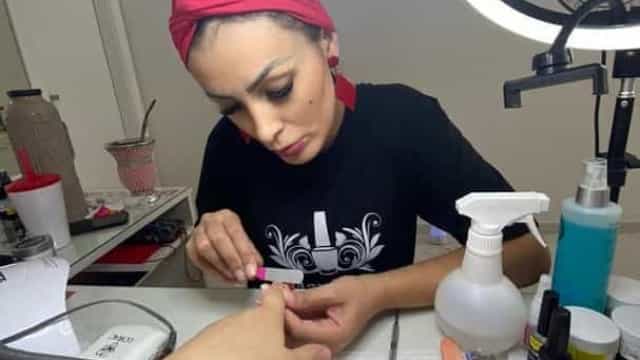 Após deixar Universal, Andressa Urach aposta na profissão de manicure