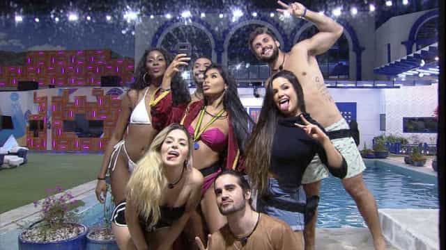 Festa surpreende brothers, que esperavam noite de eliminação no BBB