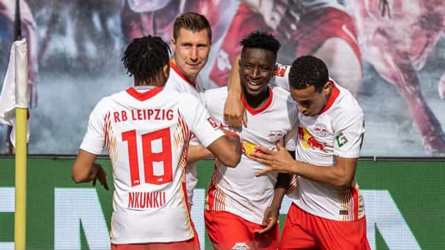 RB Leipzig ganha, adia título do Bayern e fica a um ponto da Liga dos Campeões