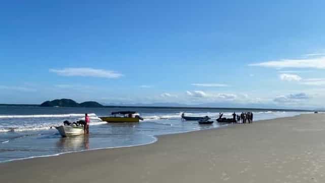 Menina de seis anos salva três pessoas após barco virar no Paraná