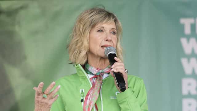 Olivia Newton-John lamenta morte de enfermeira