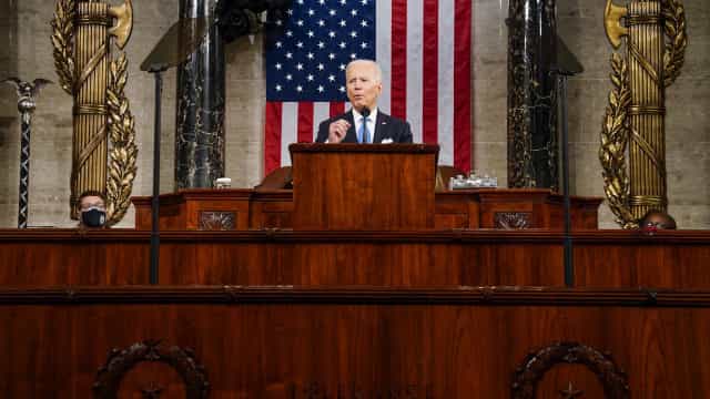 Em 1º discurso no Congresso, Biden aposta em nacionalismo e força da classe média