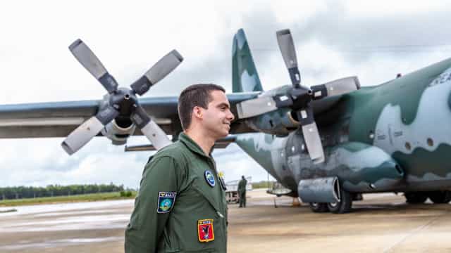 Academia da Força Aérea isola 247 cadetes em surto de Covid-19