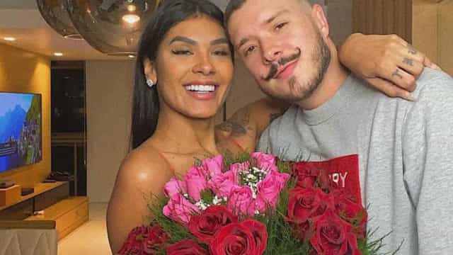 Pocah é pedida em casamento ao vivo no Mais Você