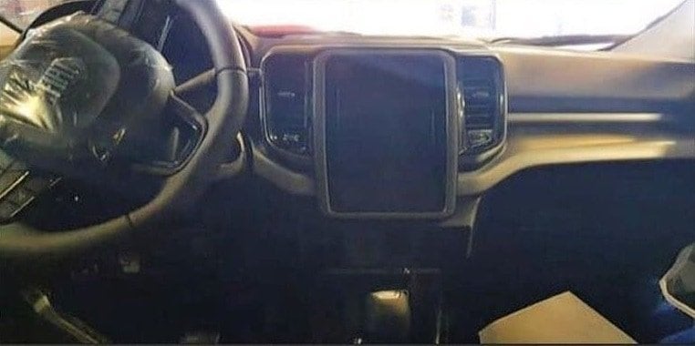 Flagra: Fiat Toro 2022 com visual atualizado tem painel revelado