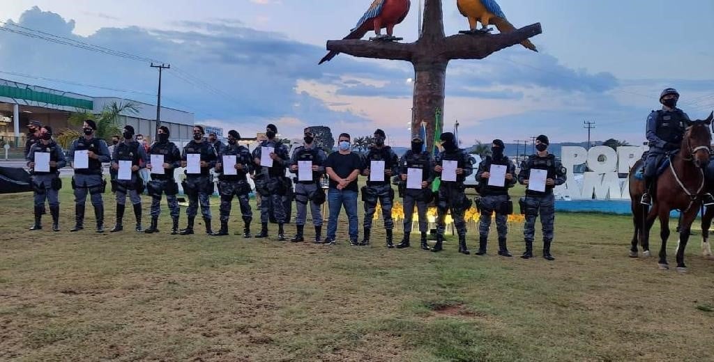 Prefeito de Guarantã do Norte Érico Stevan, homenageia Policiais militares por repressão ao tráfico de drogas durante a Operação Centauro I