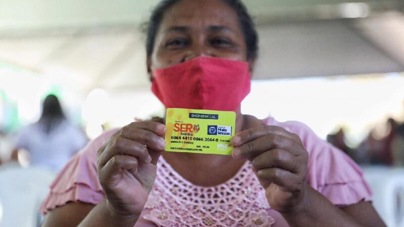 Secretário de Agricultura Familiar entrega 3,5 mil cartões de auxílio financeiro no Araguaia