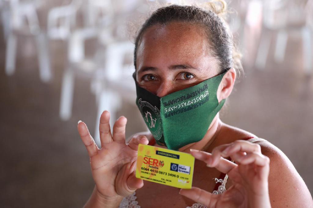 Governo entrega cartões do auxílio financeiro em cidades do Leste nesta sexta-feira (07)