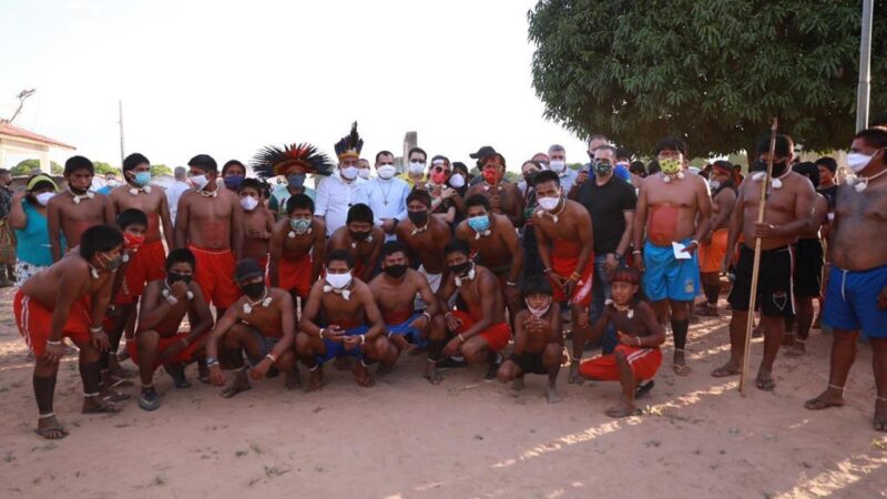 Primeira-dama entrega cestas básicas e cobertores para aldeias indígenas da região de Barra do Garças