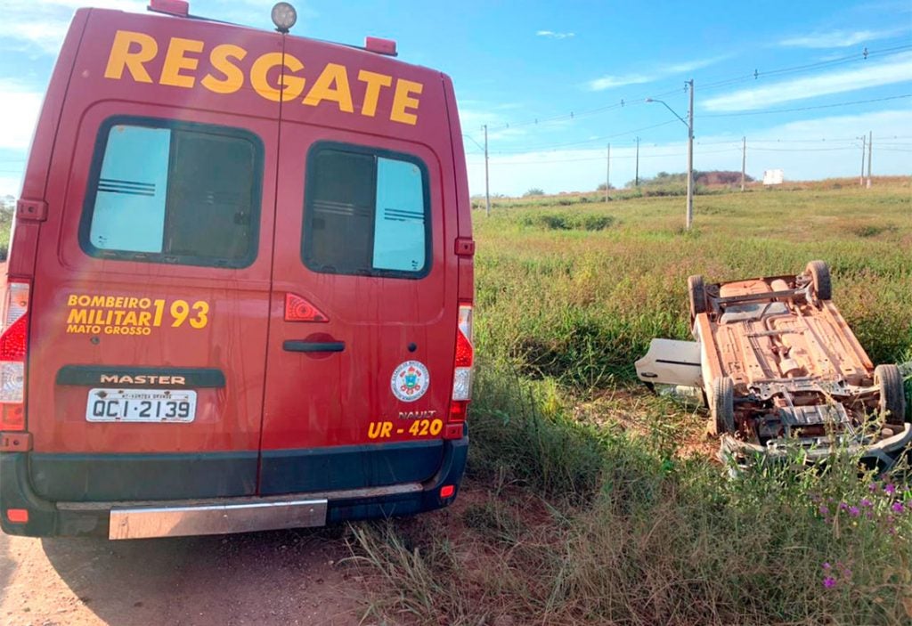 Carro capota em estrada de Guarantã do Norte motorista é socorrido