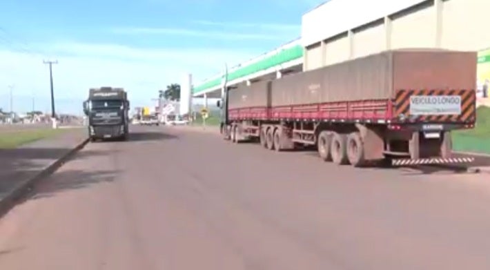 Policia Militar e sociedade organizada buscam uma solução para o trânsito de caminhões no perímetro urbano de Guarantã do Norte