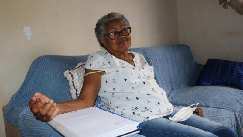 Aos 71 anos, ex-aluna da EJA Profissionalizante cursa faculdade de Serviço Social