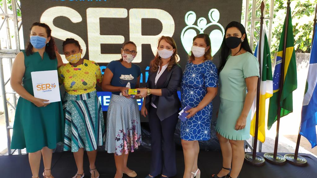 Moradores do Vale do Araguaia recebem 3 mil cartões do auxílio de R$150 do Estado