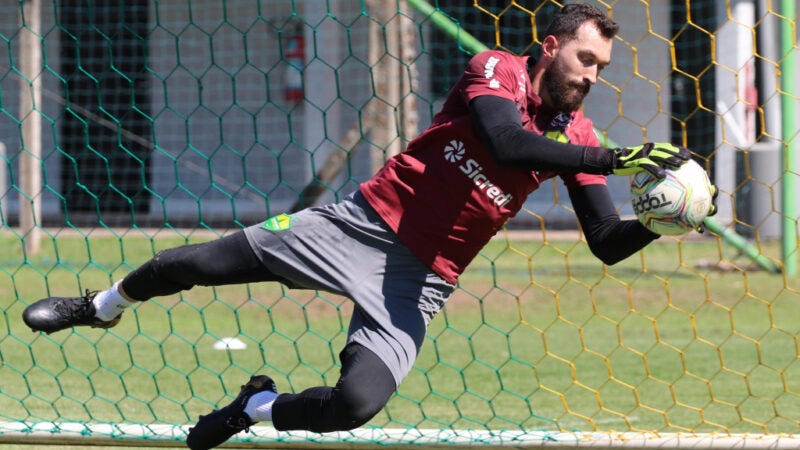 Walter se recupera de desconforto e poderá reforçar o Cuiabá diante do Ação
