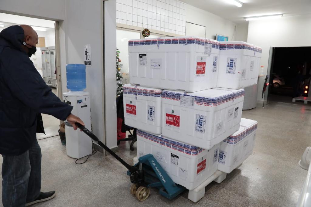Mato Grosso recebe 14.800 doses de Coronavac neste sábado (08)