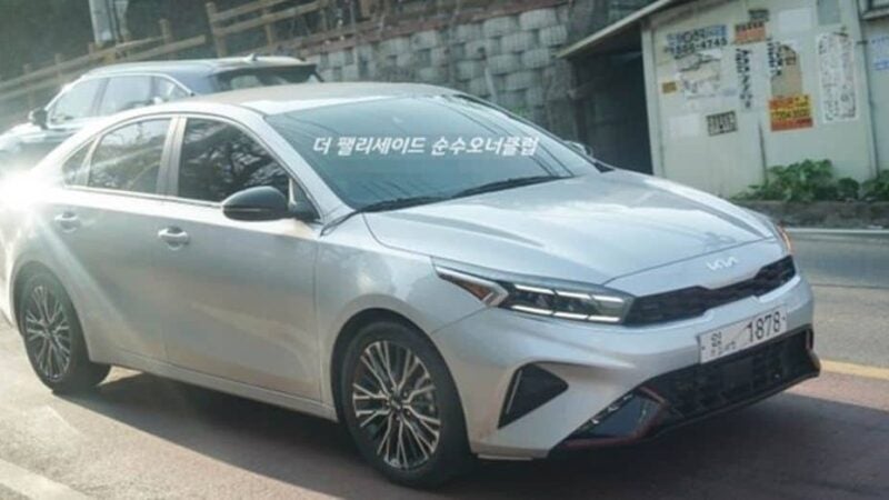 Novo Kia Cerato 2022 é flagrado nas ruas da Coreia do Sul